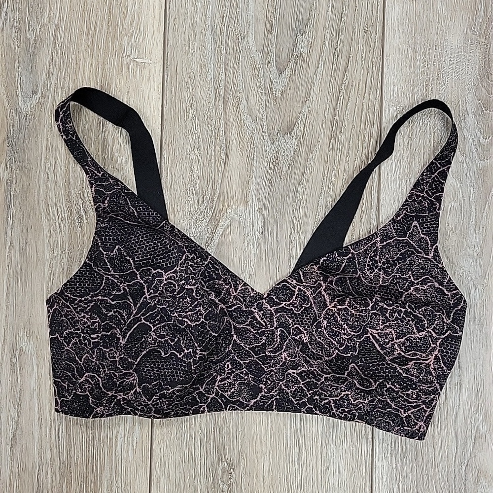Lululemon Size 32D Like Nothing Bra